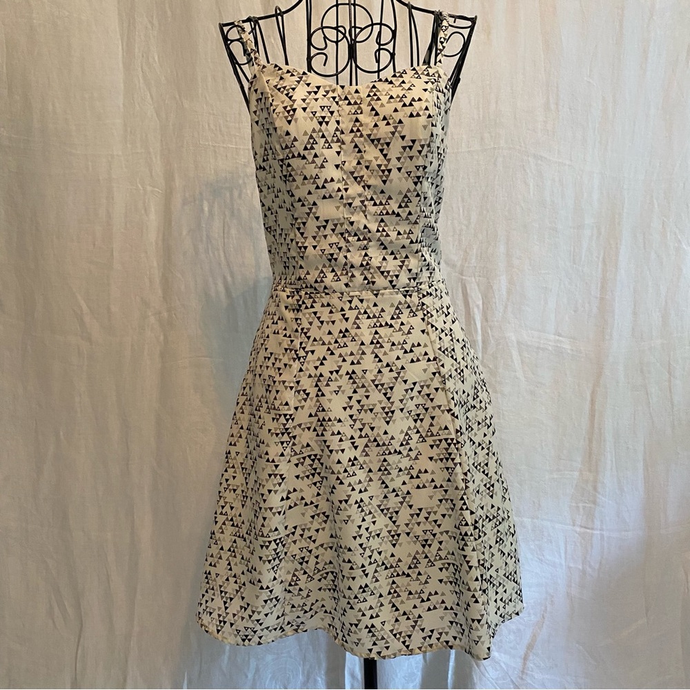 NWOT Jessica Simpson XS sleeveless dress. Black, off white, some grey. NWOT